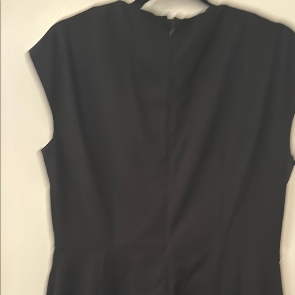 Elegant Black Dress - Picture 4 of 5